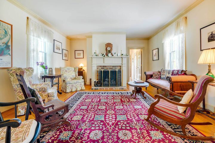 Terre Haute Manor Farmhouse w / Gardens & Deck!