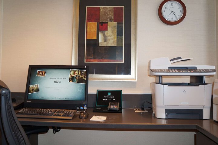 Business Center 34 of 35