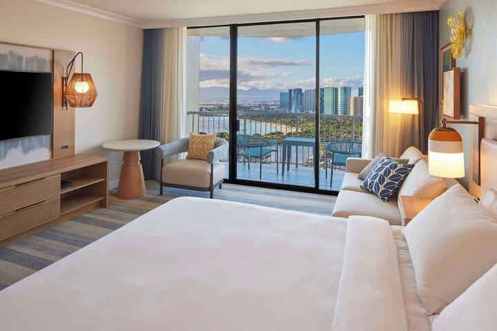 Hilton Hawaiian Village Waikiki Beach Resort