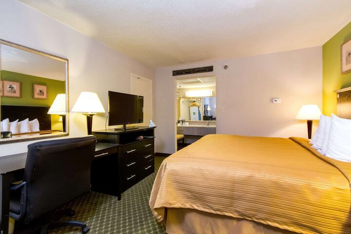 Room 11 of 27