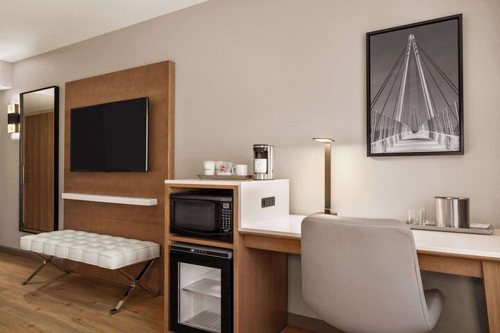Room 15 of 32