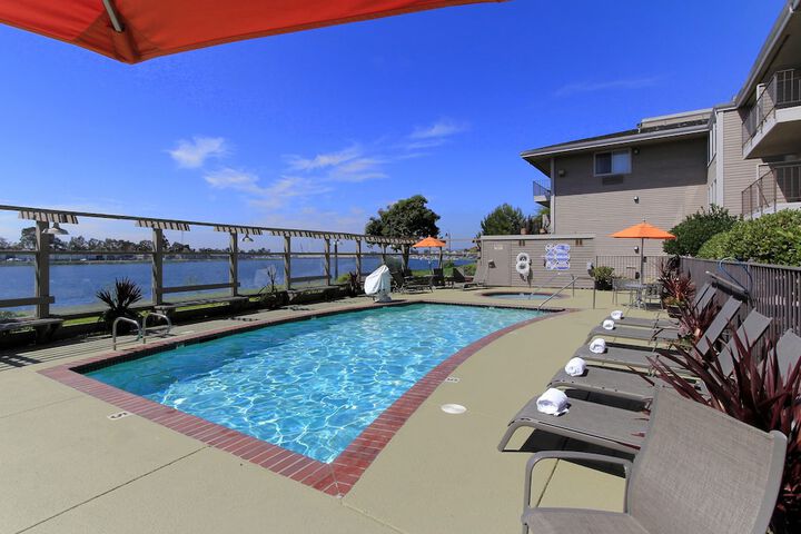 Executive Inn & Suites Embarcadero Cove