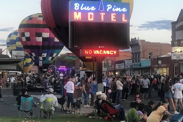 Blue Pine Motel