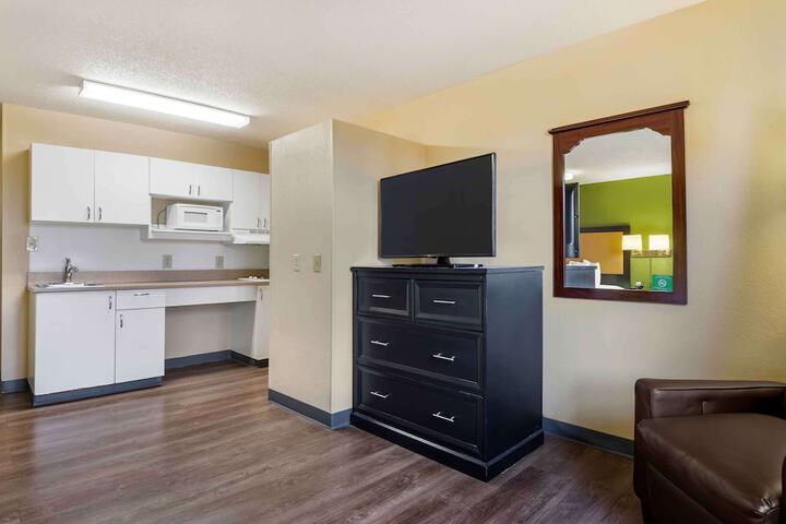 Room 10 of 27