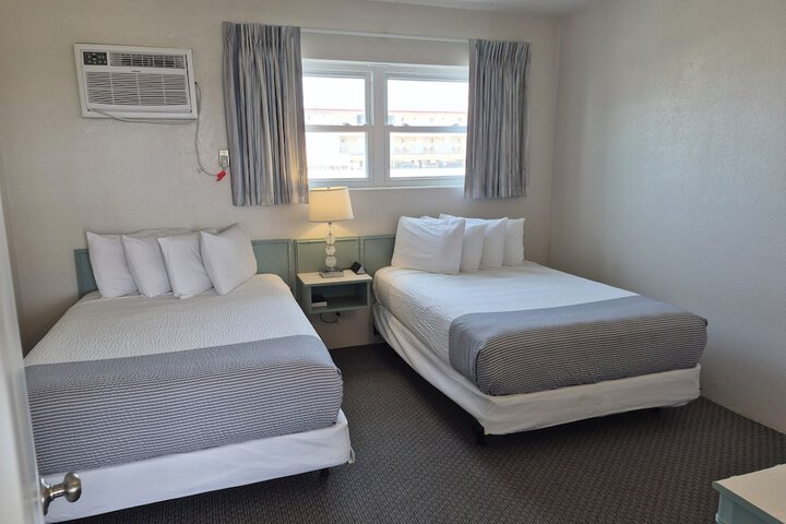 Aquarius Oceanfront Inn