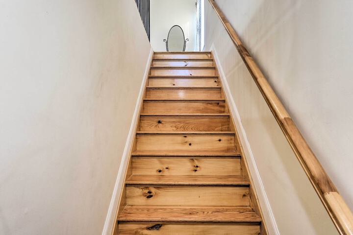 Bright Irvington Home 2 Mi to Prudential Center!