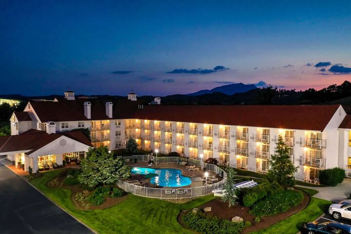 Hotel 4 of 102