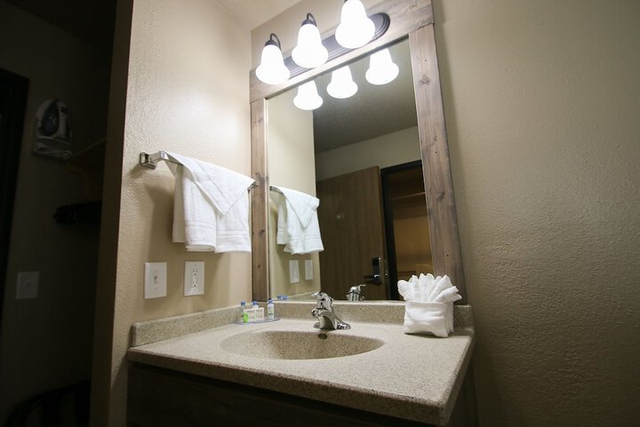 Woodside Dells Hotel & Suites