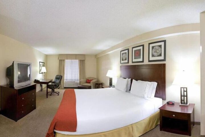Room 12 of 26
