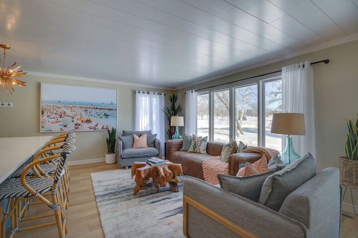 Home Rental on Detroit Lake: Dock Game Room!