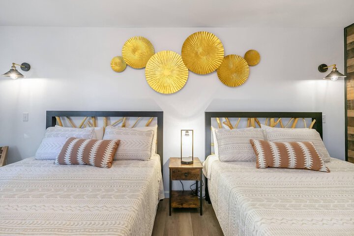 Room 16 of 106