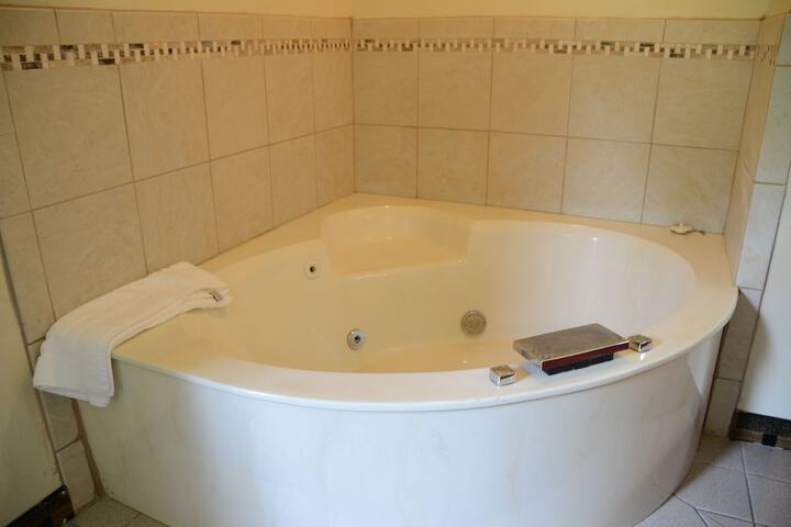 Hot Tub 56 of 58