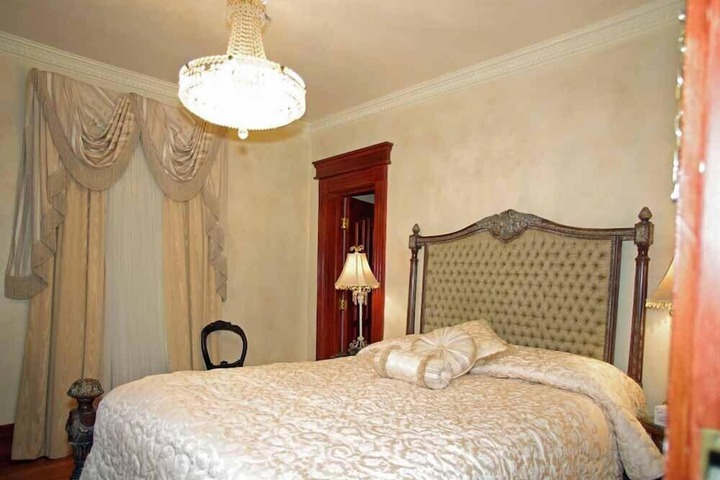 Room 9 of 34