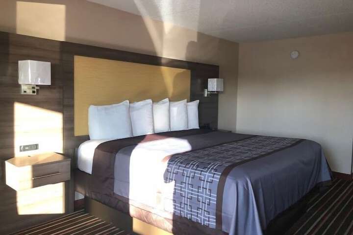 Room 10 of 38
