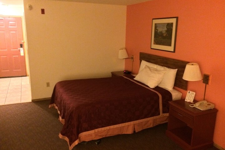 Room 17 of 36