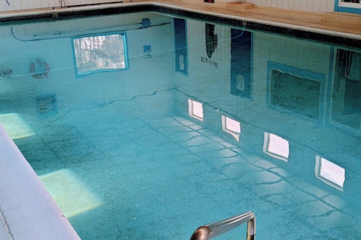 Silver Surf Motel