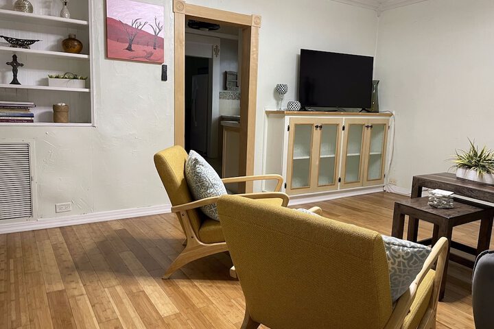 Lounge 98 of 105