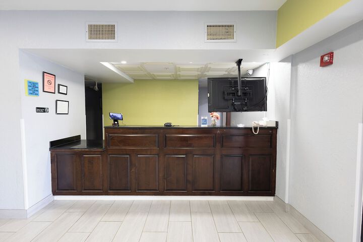 Countryside Inn & Suites