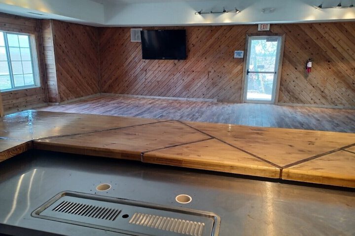 Ballroom/Hall 36 of 40