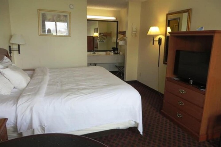 Room 27 of 37