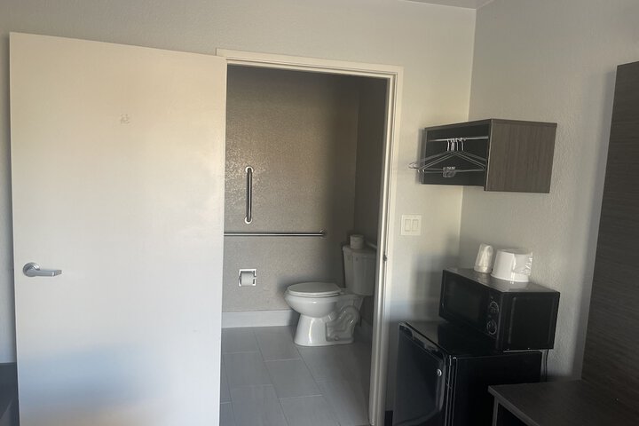 Room 42 of 59
