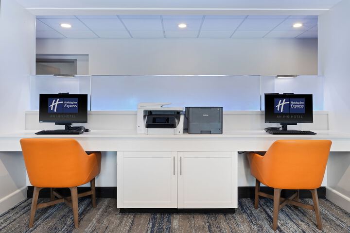 Holiday Inn Express & Suites Cincinnati Riverfront by IHG