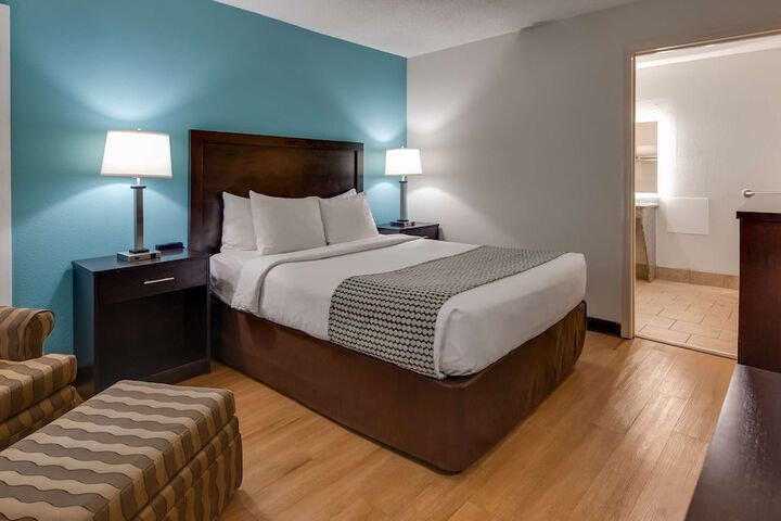 Room 12 of 25