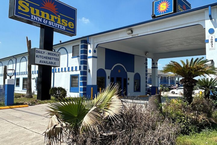 Sunrise Inn & Suites