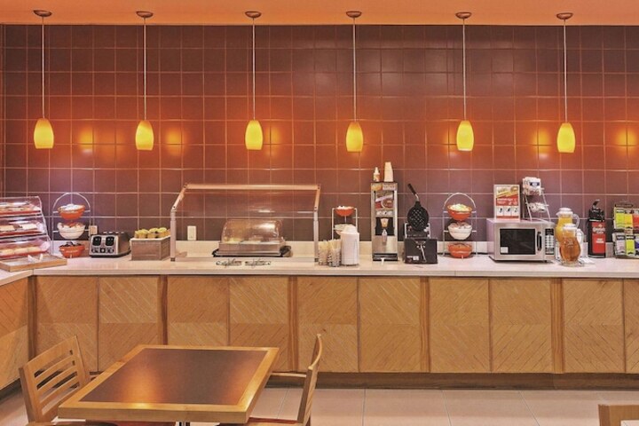 Breakfast/Coffee Service 38 of 44