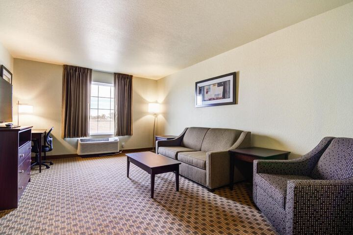 Castle Rock Inn & Suites
