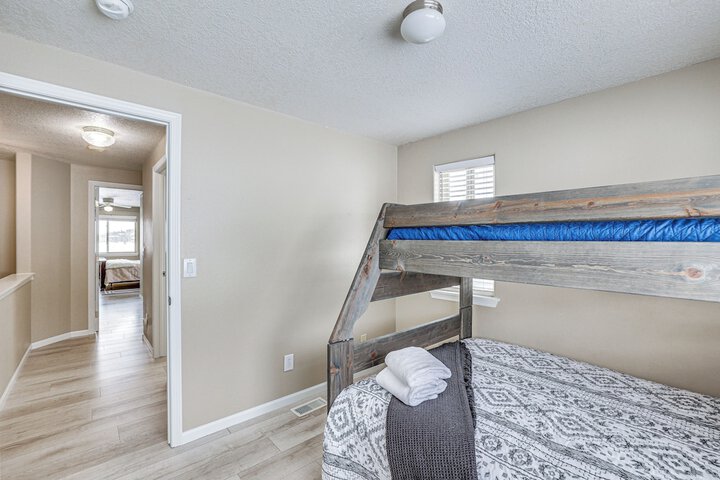 5 Mi to Ski Resort: Mtn-view Townhome in Dillon