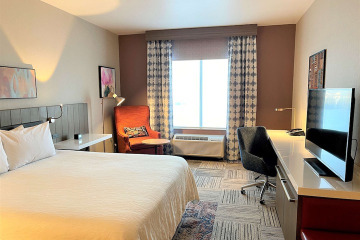 Room 33 of 65
