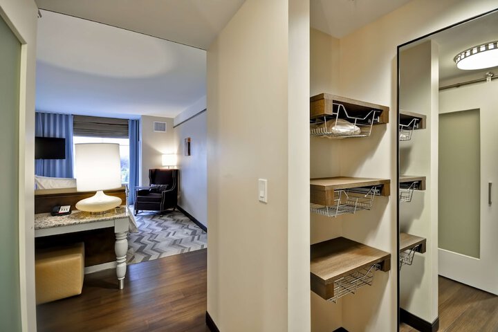 Room 14 of 37