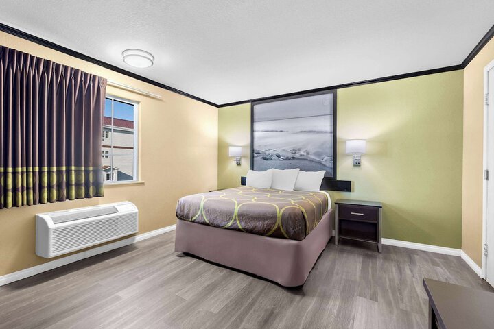 Super 8 by Wyndham Crescent City