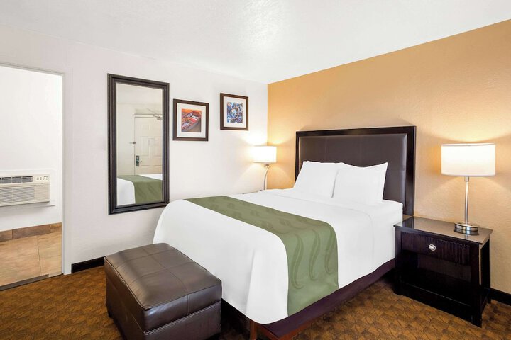 Room 10 of 42