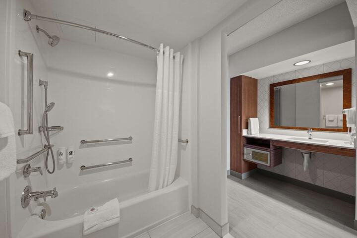 Room 18 of 77
