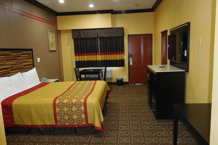 Room 10 of 37
