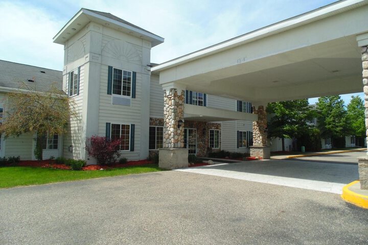 American Inn and Suites Houghton Lake