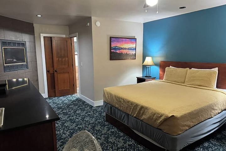 Room 11 of 17