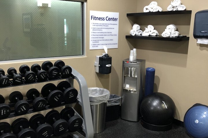 Holiday Inn Express & Suites North Dallas at Preston by IHG