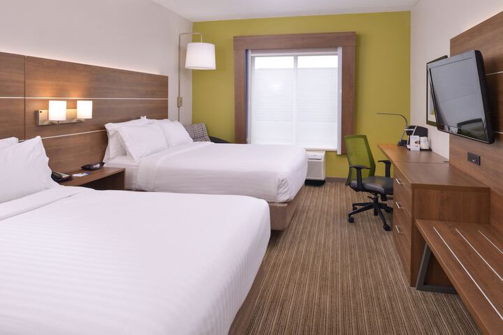 Room 34 of 62