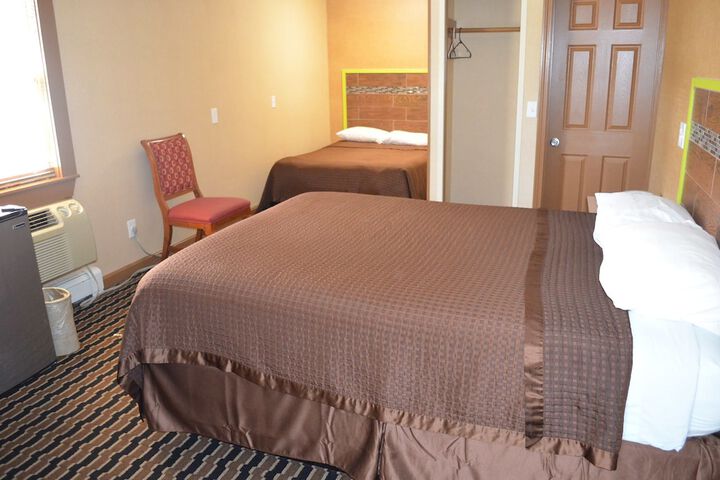 Room 7 of 12