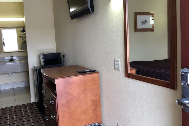 Room 4 of 22