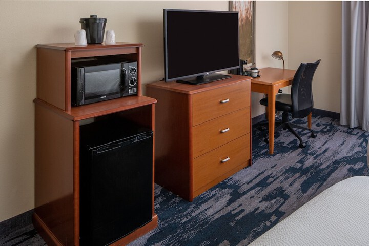 Room 27 of 40