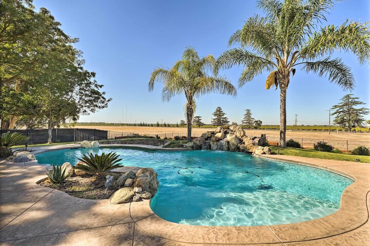 Near Wineries: Elk Grove Getaway w / Saltwater Pool