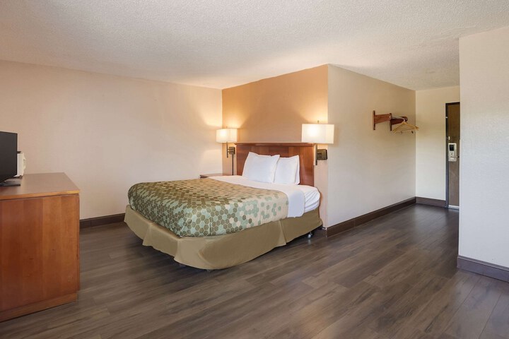 Room 10 of 29