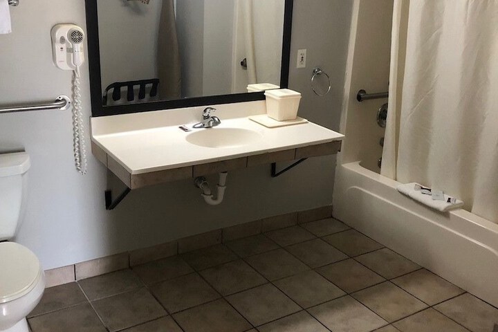 Room 16 of 16