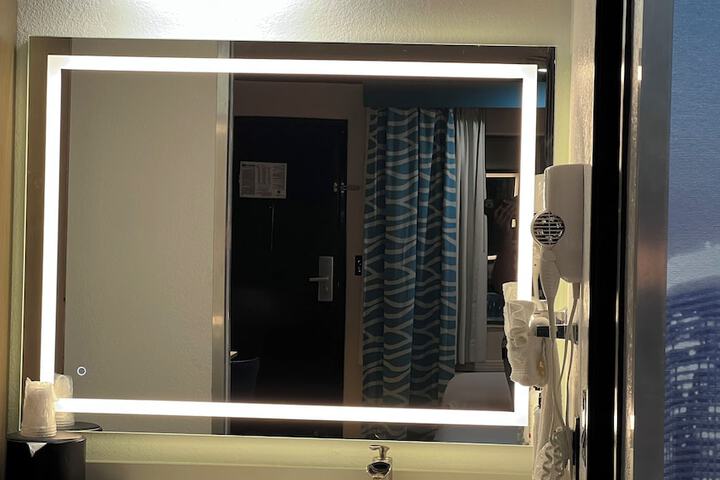 Room 13 of 27