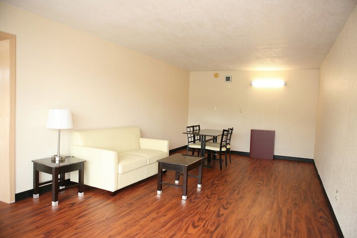 Room 12 of 27