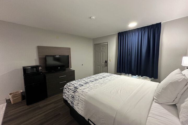 Room 12 of 23